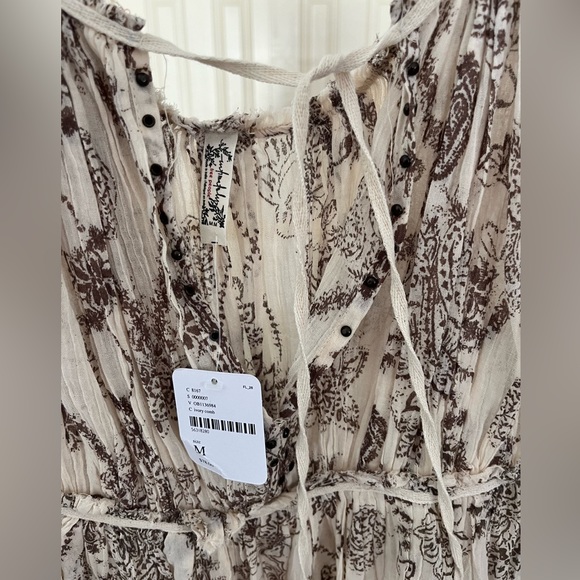 NWT- Free People light weight dress. V-neck with small rivet detailing - Picture 2 of 3